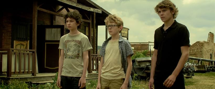 Zacharie Chasseriaud, Damien Ferdel, and Théo Fernandez in Among the Living (2014)