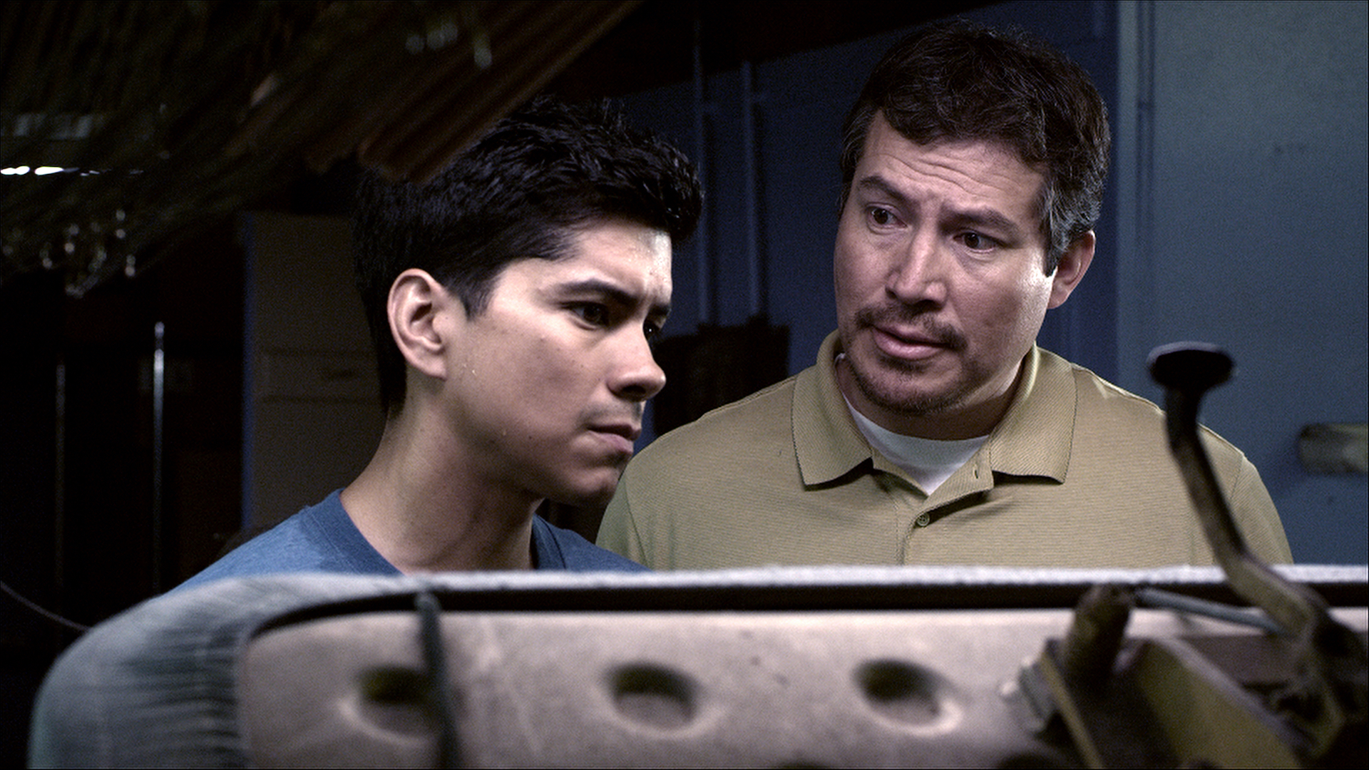 Julio Cesar Cedillo and Jeremy Ray Valdez in Dreamer (2013)