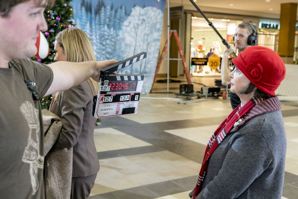 Nikki Deloach and Cindy Williams in A Dream of Christmas (2016)