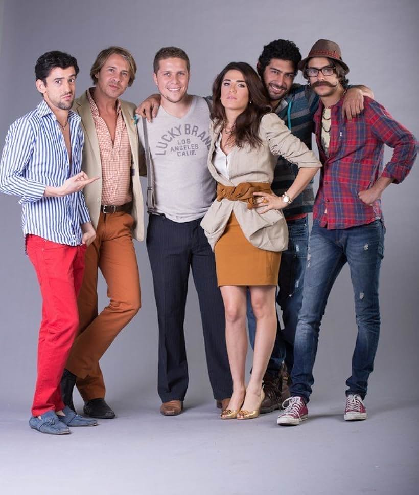 Karla Souza, Karla Sofía Gascón, Luis Gerardo Méndez, Gary Alazraki, Ianis Guerrero, and Juan Pablo Gil in We Are the Nobles (2013)