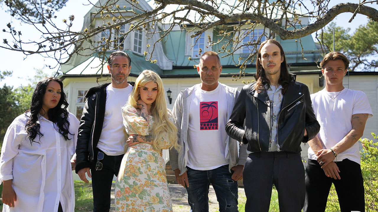 Ola Rapace, Lance Hedman Graaf, Angelina Dehn, Andreas Kleerup, Jackie Ferm, and Håkan Hallin in Behandlingen (2021)