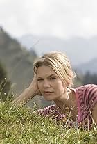 Anna Loos in Where the Grass Is Greener (2008)