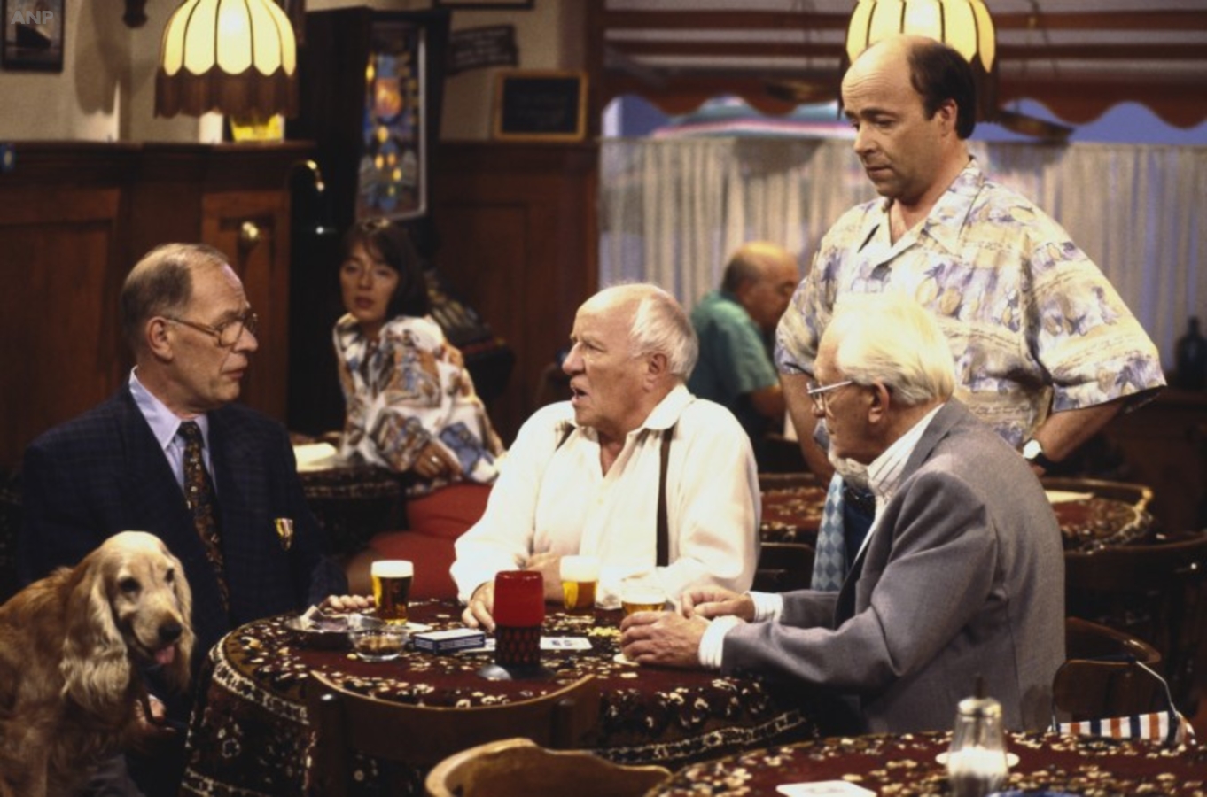 John Kraaijkamp Sr., Pieter Lutz, Sacco van der Made, and Fred Velle in Het zonnetje in huis (1993)