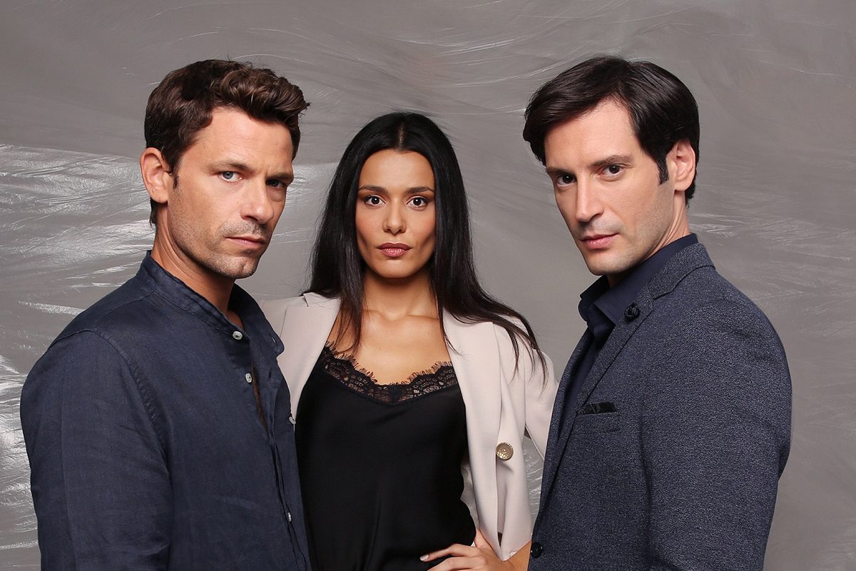 Athina Giakezoglou, Apostolis Totsikas, and Spyros Stamoulis in Molis hthes (2021)