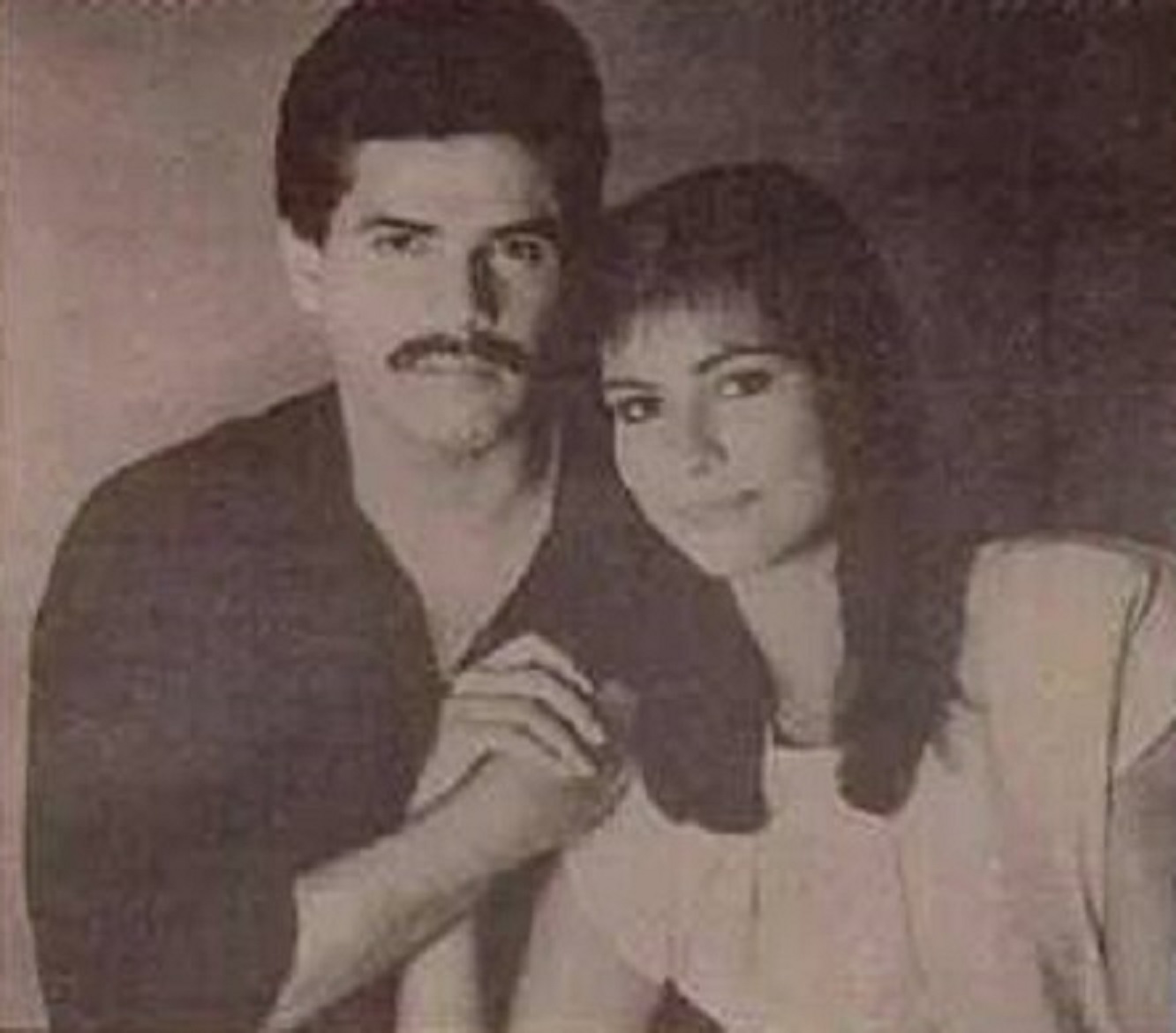 Laura Fabian and Carlos Montalvo in Angélica, mi vida (1988)