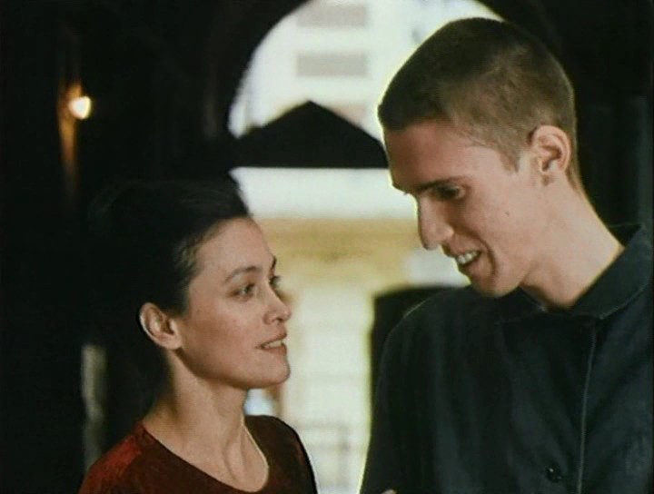 Natalya Buzko and Philip Panov in Vtorostepennye lyudi (2001)