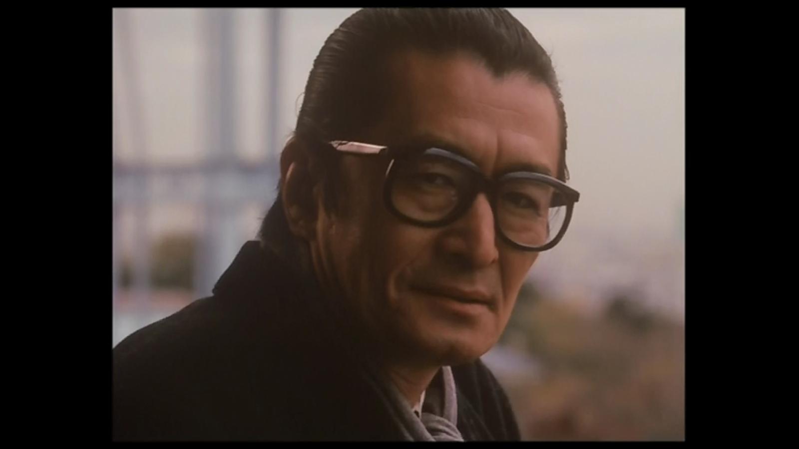 Tsutomu Yamazaki in A Taxing Woman (1987)