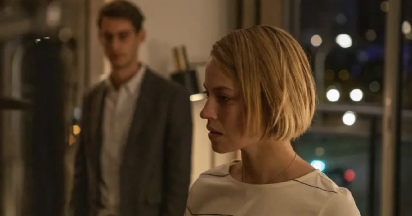 Pierre Niney and Lou de Laâge in Black Box (2021)