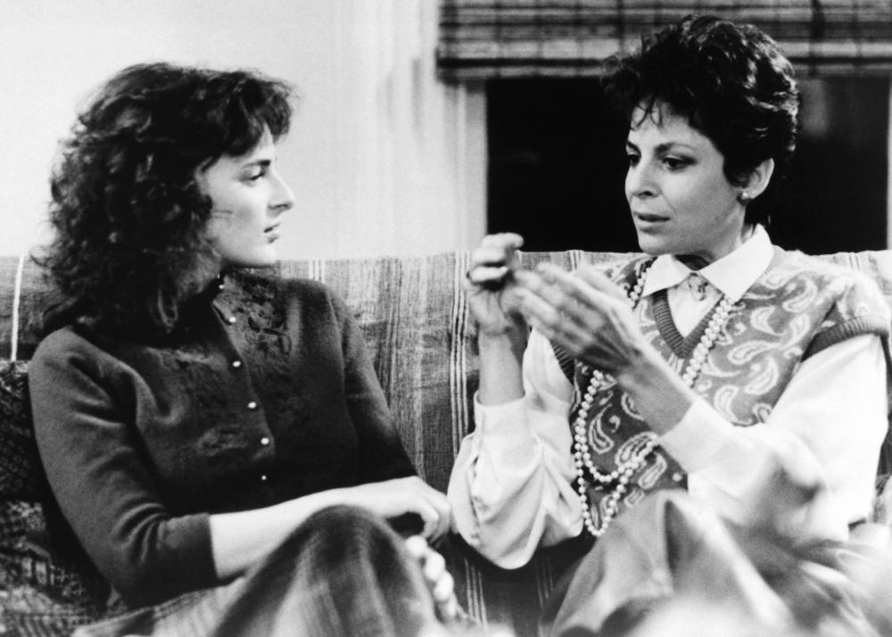 Linda Bove and Marlee Matlin in Children of a Lesser God (1986)