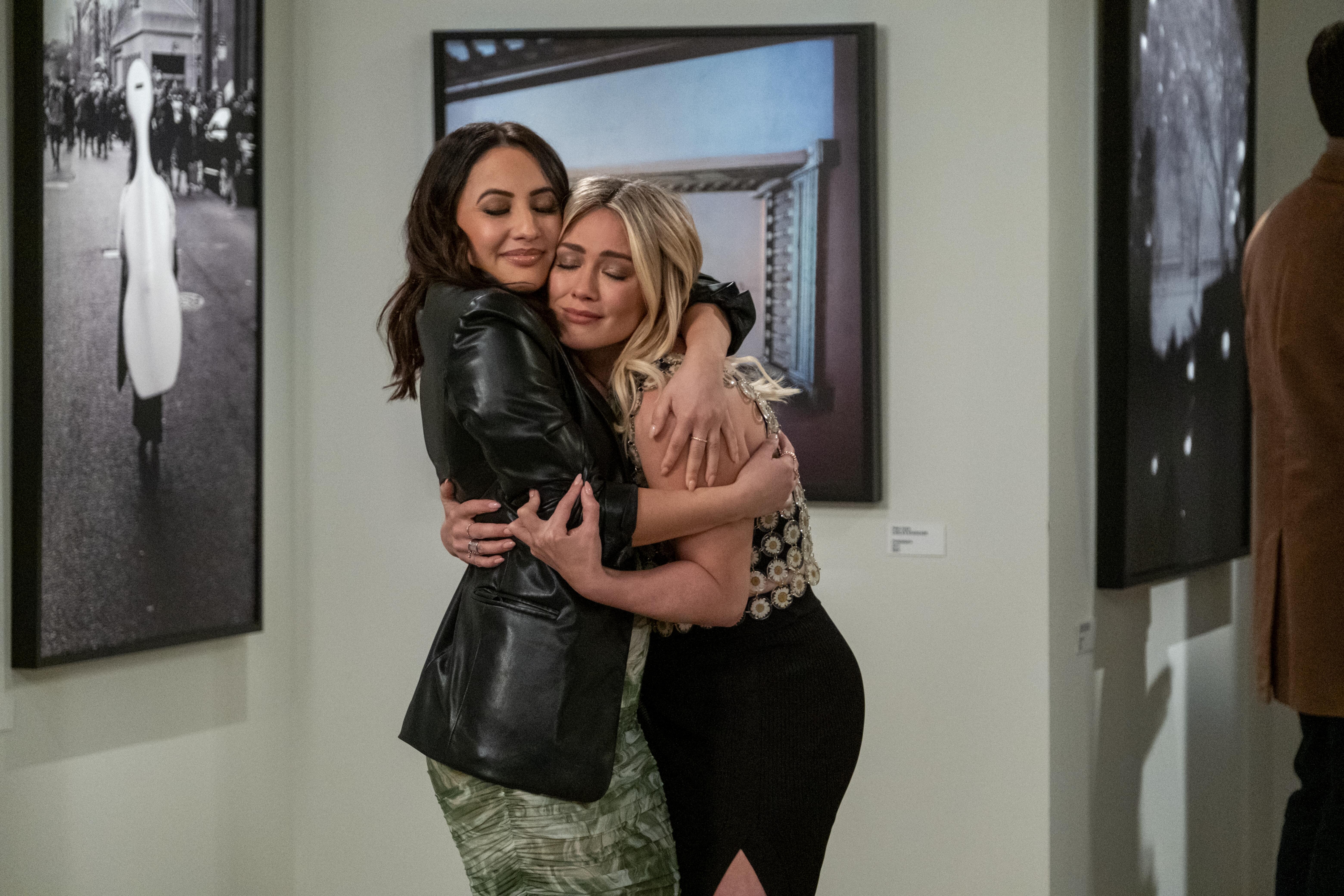 Hilary Duff and Francia Raisa in How I Met Your Father (2022)