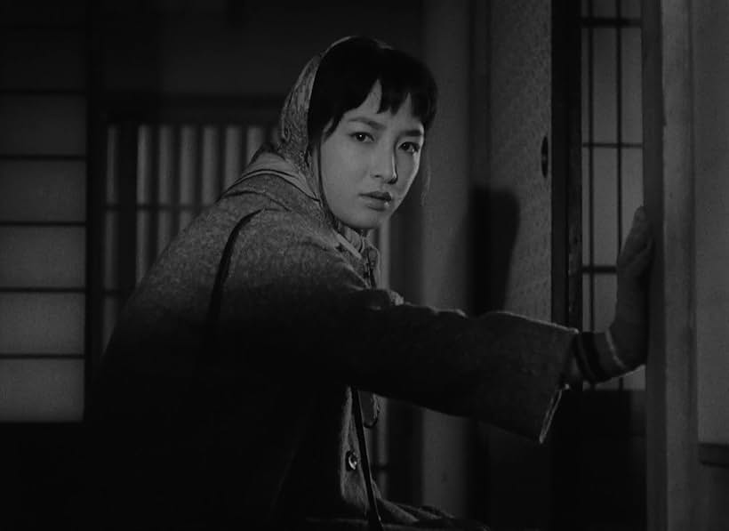 Ineko Arima in Tokyo Twilight (1957)