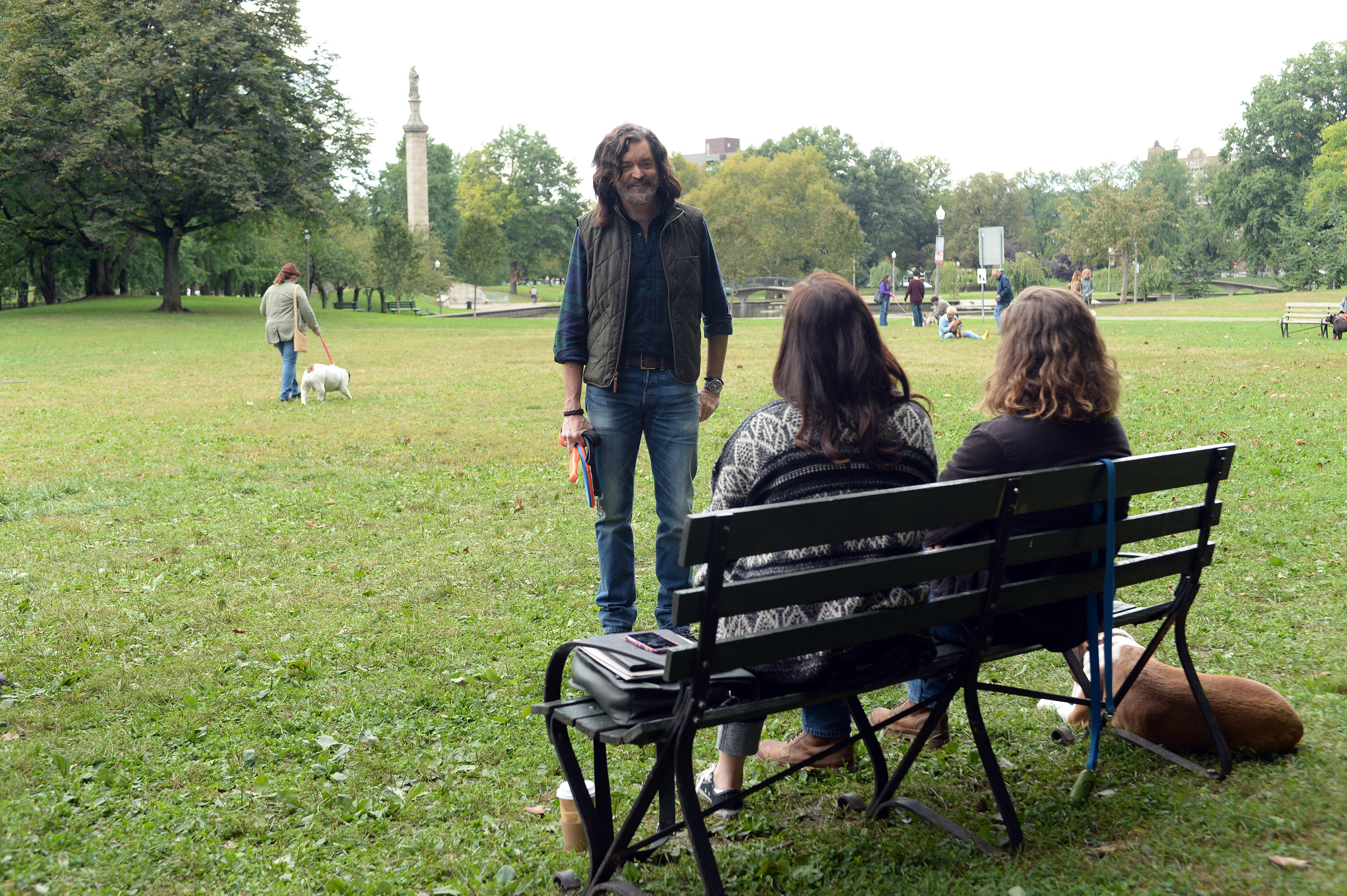 Timothy Omundson, Allison Tolman, Lucas Neff, and Ned the Dog in Downward Dog (2017)