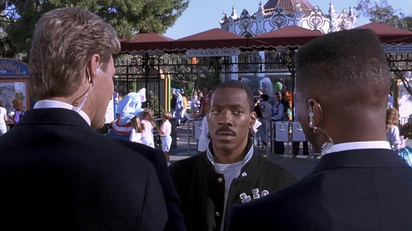 Eddie Murphy and Forry Smith in Beverly Hills Cop III (1994)