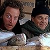 Joe Pesci and Daniel Stern in Home Alone 2: Lost in New York (1992)