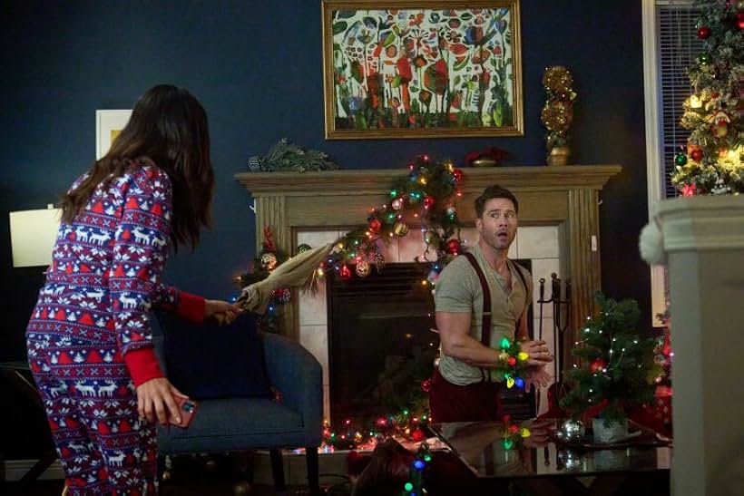 Luke Macfarlane and Italia Ricci in Catch Me If You Claus (2023)