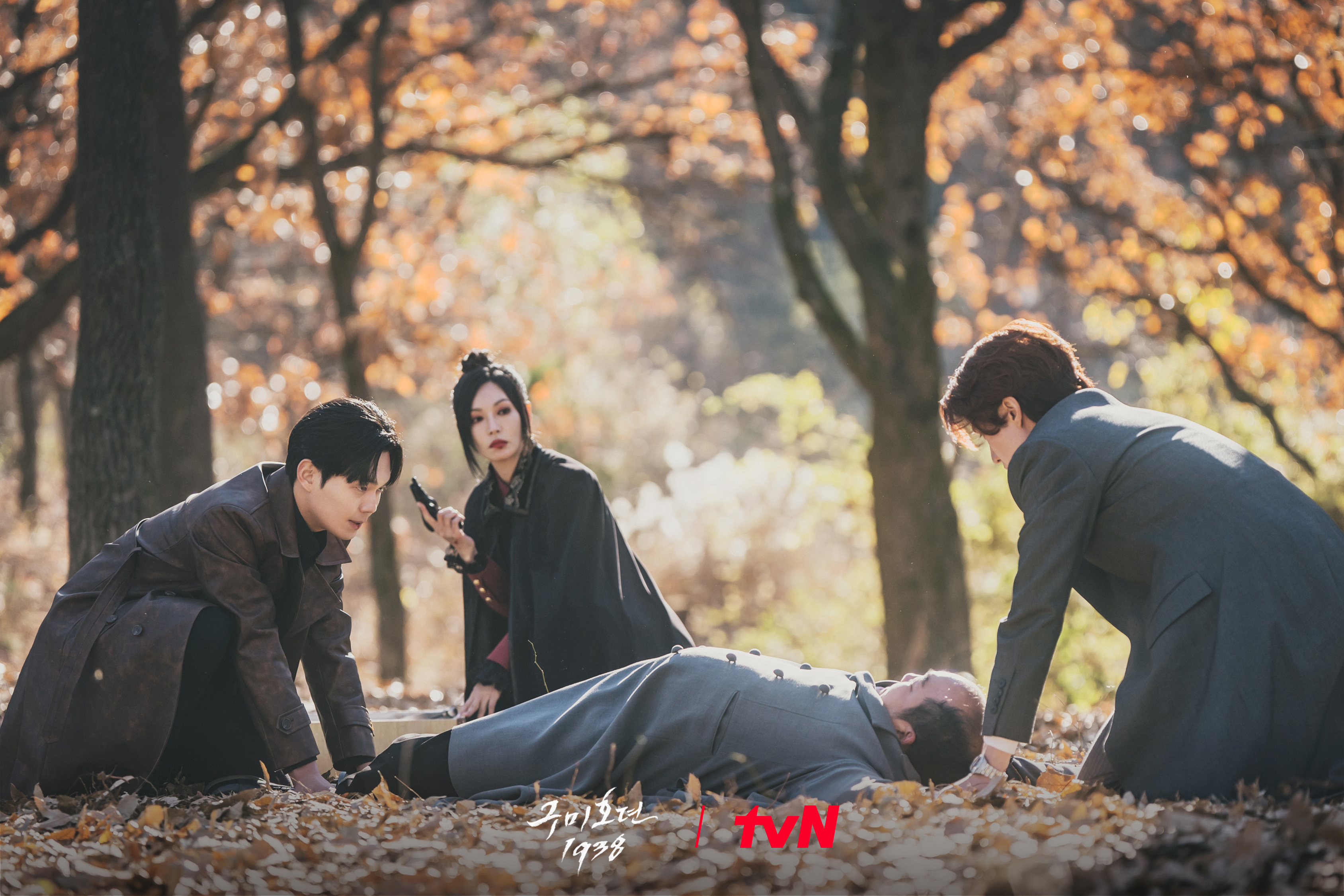 Kim So-yeon, Jung Jae-Won, Lee Dong-wook, and Ryu Kyung-soo in Tale of the Nine Tailed (2020)