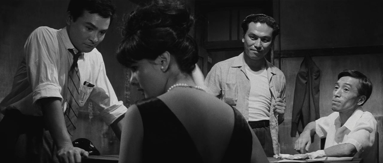 Mie Hama and Seiji Miyaguchi in The World's Most Beautiful Swindlers (1964)