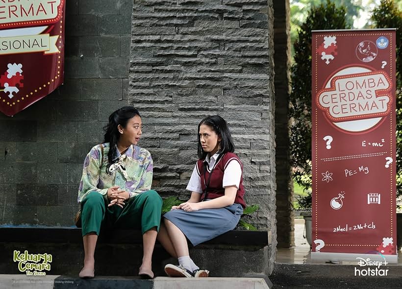 Asri Welas and Adhisty Zara in Keluarga Cemara: The Series (2022)