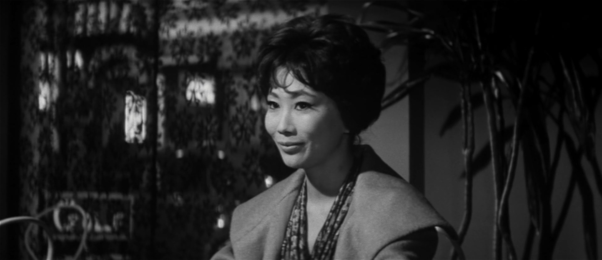 Keiko Awaji in When a Woman Ascends the Stairs (1960)