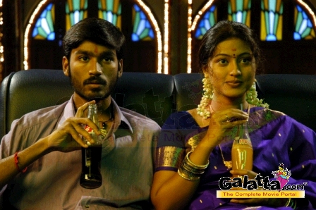 Sneha and Dhanush in Pudhu Pettai (2006)