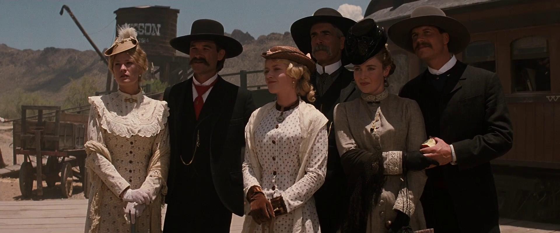 Bill Paxton, Sam Elliott, Kurt Russell, Lisa Collins, Paula Malcomson, and Dana Wheeler-Nicholson in Tombstone (1993)