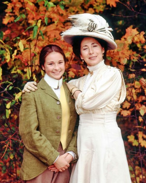 Heather Brown and Marilyn Lightstone in Avonlea (1990)