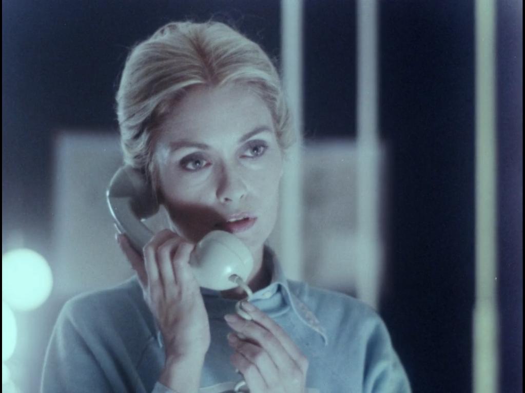 Alexandra Bastedo in Estigma (1980)