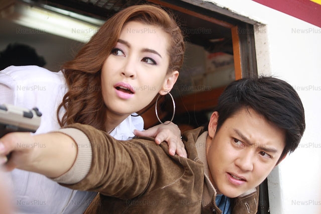 Ranee Campen and Mark Prin Suparat in Two Worlds of love (2014)