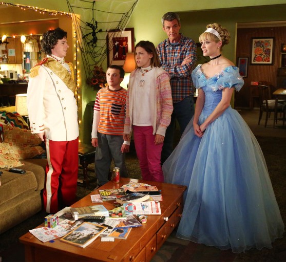 Neil Flynn, Eden Sher, Charlie McDermott, Atticus Shaffer, and Greer Grammer in The Middle (2009)