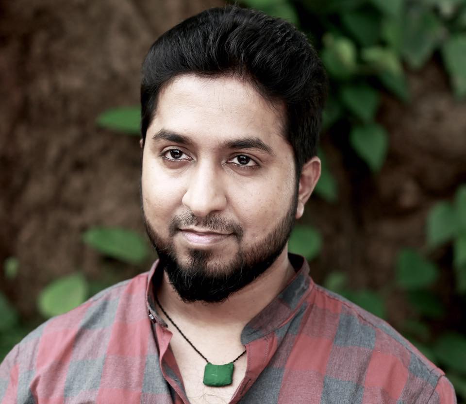 Vineeth Sreenivasan in Aana Alaralodalaral (2017)