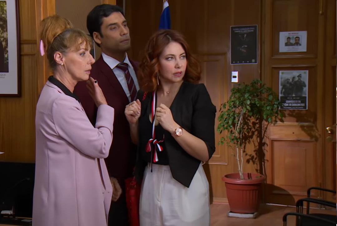 Claudia Di Girólamo, Mónica Godoy, and Felipe Contreras in La Reina de Franklin (2018)