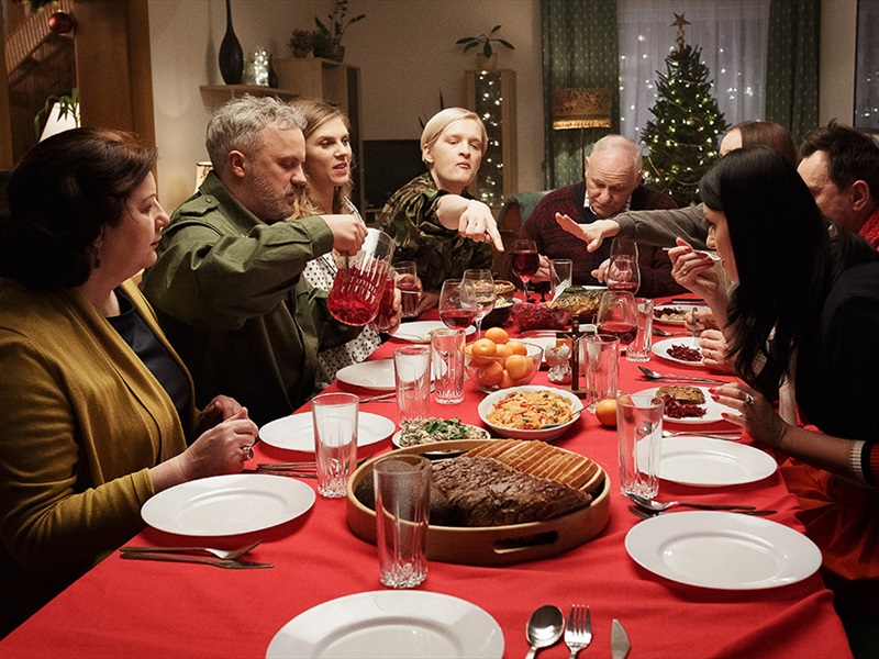 Dainius Kazlauskas, Liubomiras Laucevicius, Larisa Kalpokaite, Edita Uzaite, Giedre Giedraityte, Giedrius Savickas, and Brigita Arsobaite in Melagiai/Liars (2018)