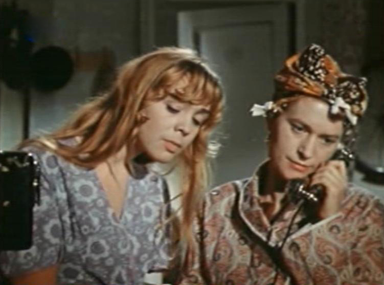 Svetlana Starikova and Valentina Talyzina in Vas vyzyvaet Taymyr (1971)