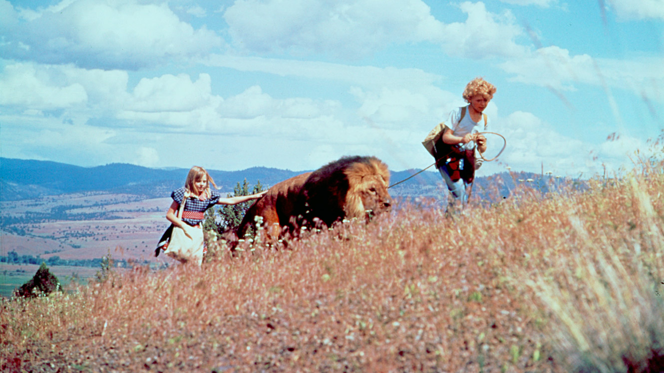 Jodie Foster, Johnny Whitaker, and Zamba in Napoleon and Samantha (1972)