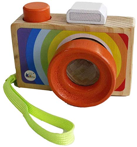 GoodPlay Cartoon Mini Wooden Camera Toy with Multi-Prism Kaleidoscope Pictures Lens Portable Camera for Children Toddlers (Carrying in The Hand)