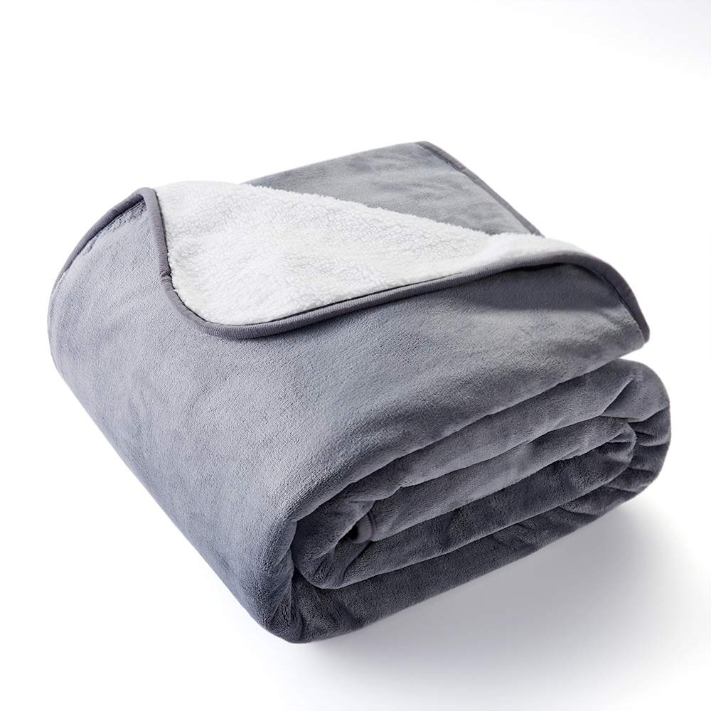 CHEE RAY Waterproof Dog Blanket 100x75cm, Soft Pee Proof Puppy Throws for Couch Sofa Bed Car Trunk, Reversible Protector Leak Proof Senior Pet Bedspread for Small/Medium/Large Dog Cat Grey&White