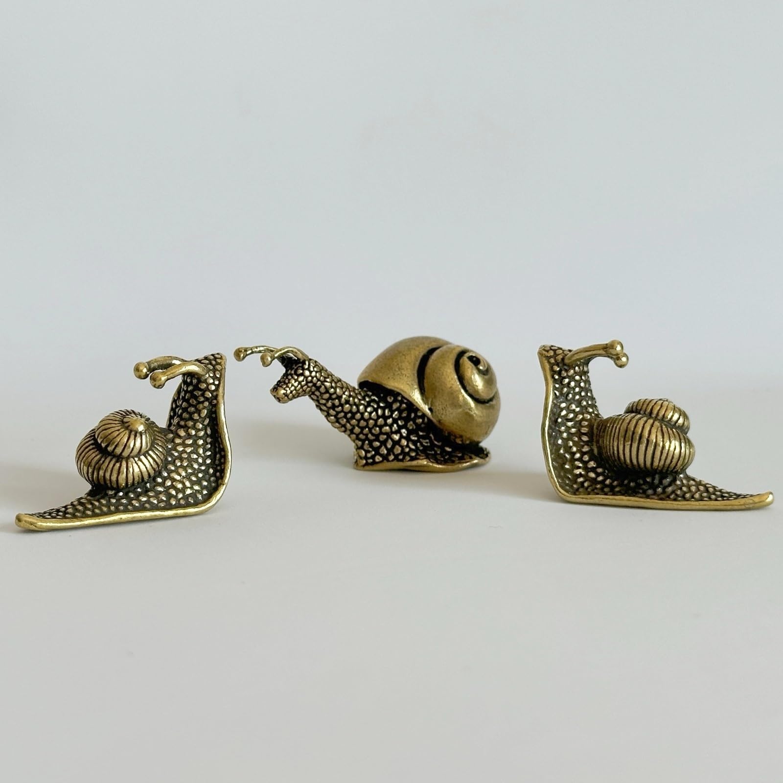 3Pcs Brass Snail Statue Decor, Retro Mini Copper Snail Statue Home Decoration for Living Room and Desk, Outdoor Pond Garden Lawn Decor Landscaping,Landscape Animal Statue