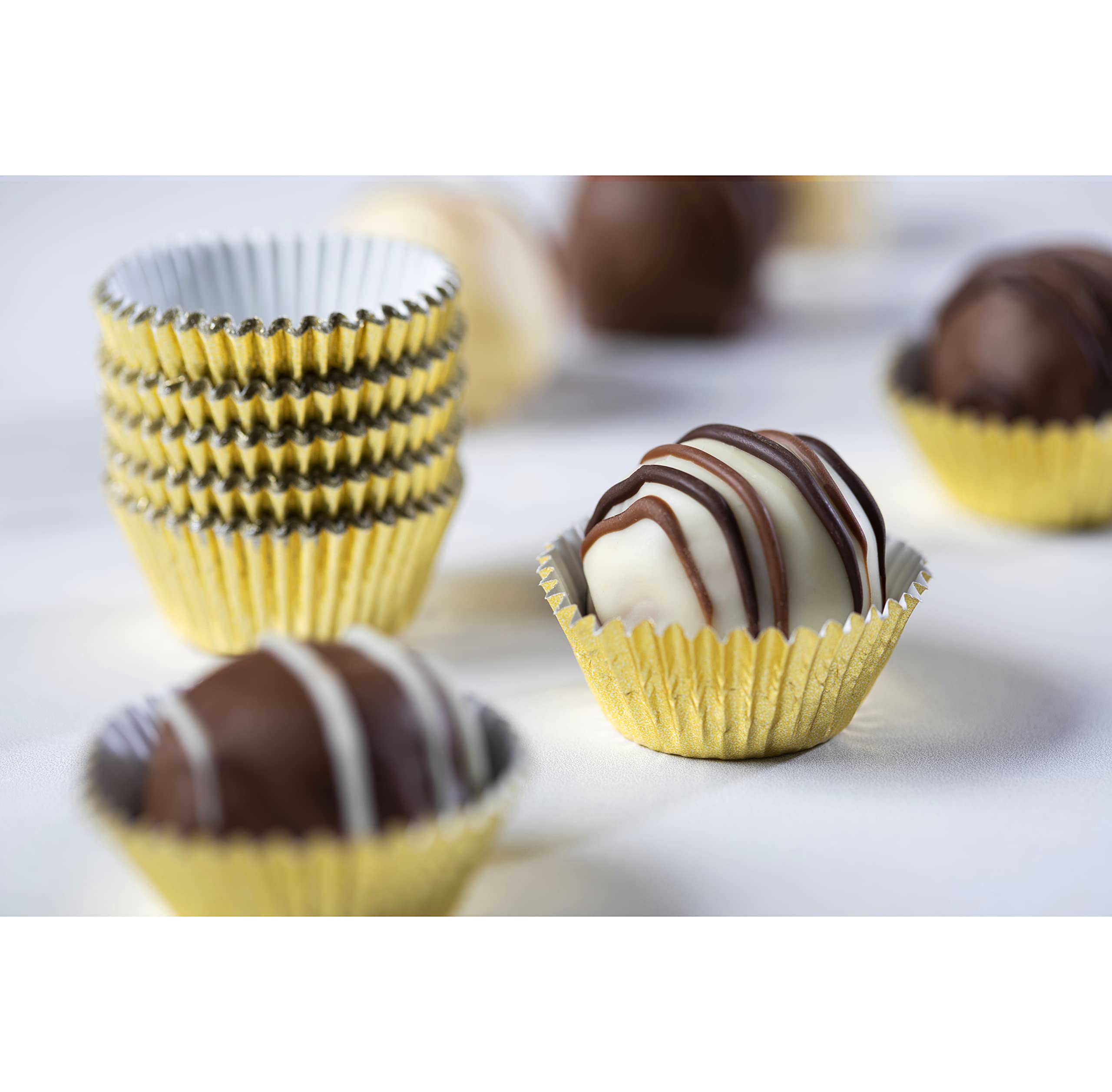 Pastry Chef's Boutique Gold Paper Chocolate Truffles Candy Cups - 1''x 3/4'' - 200pcs