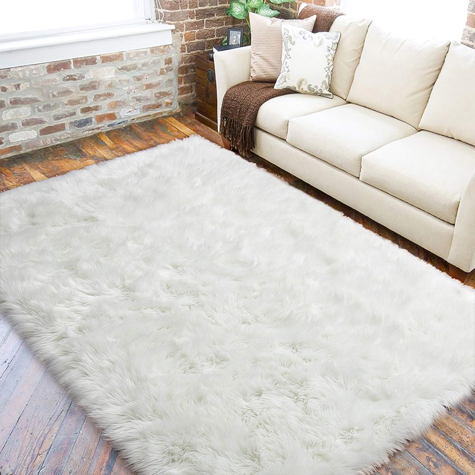 LOCHAS Soft Fluffy Faux Fur Rugs for Bedroom Bedside Rug 122x183 cm, Washable Furry Area Rug Carpet for Living Room Dorm Floor, Durable Faux Throw Carpets, White