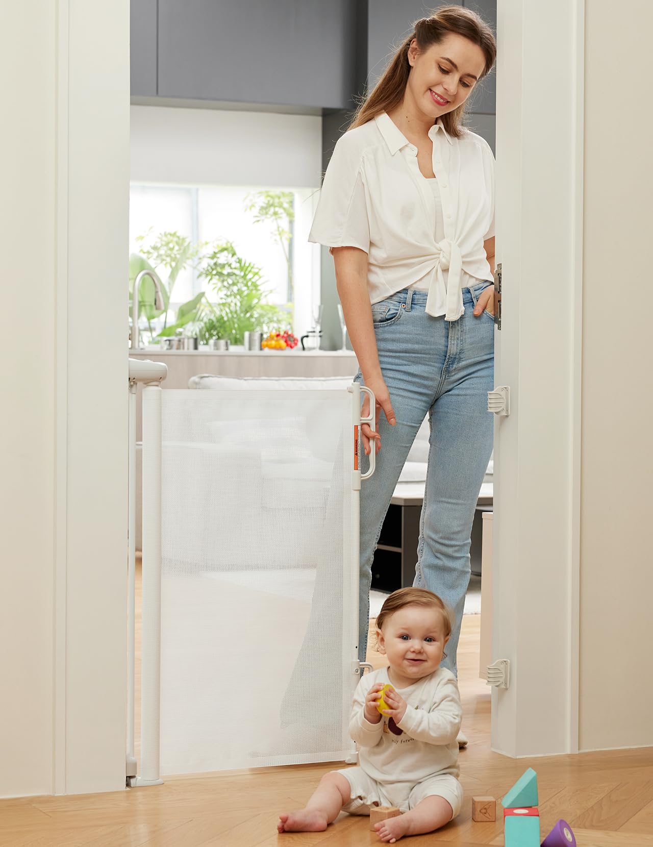 momcozyAuto-lock Retractable Stair Gate,Safety Baby Gate Roll for Toddlers and Dogs,Extend Baby Barrier Gate,140cm Wide, 83cm Tall,One Hand Operated Pets Gate for Stairways/Hallways/Indoor/Outdoor