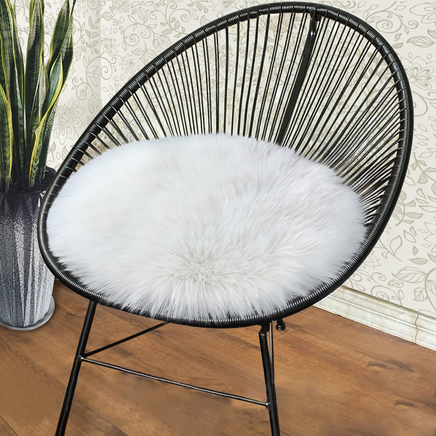 junovo Premium Soft Round Faux Fur Sheepskin Seat Cushion Chair Cover Plush Area Rugs for Bedroom, 14 x 14inch, White