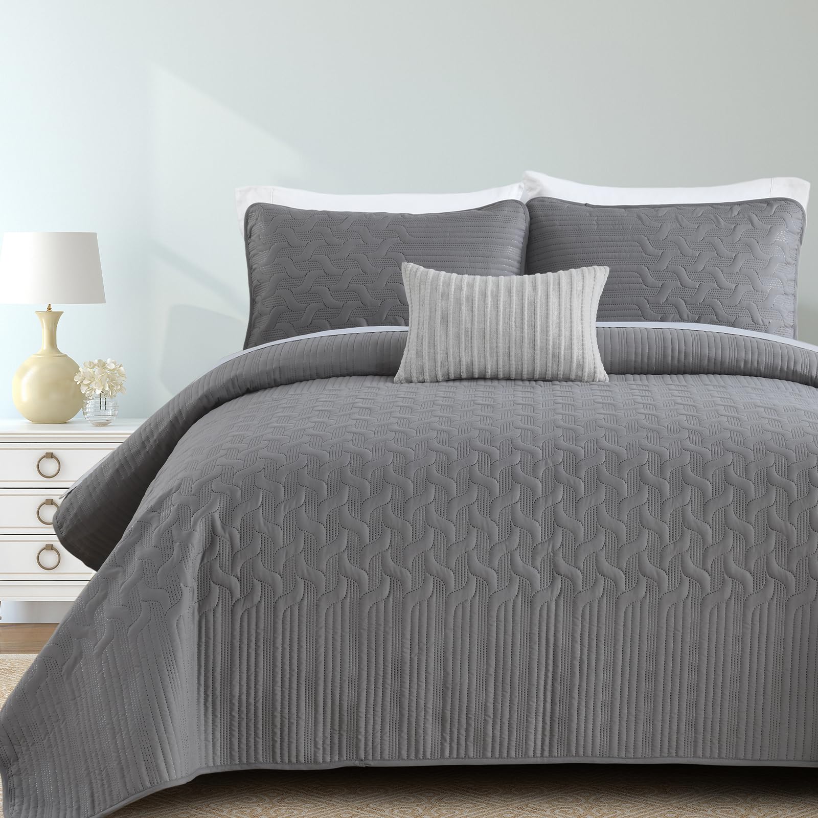 Yiran Grey Quilt Set King Size Lightweight Bedspread Ultrasonic Wave Pattern Soft Microfiber Coverlet for All Season Modern Style 3 Piece Bed Cover Sets with 2 Pillow Shams (106"x96")