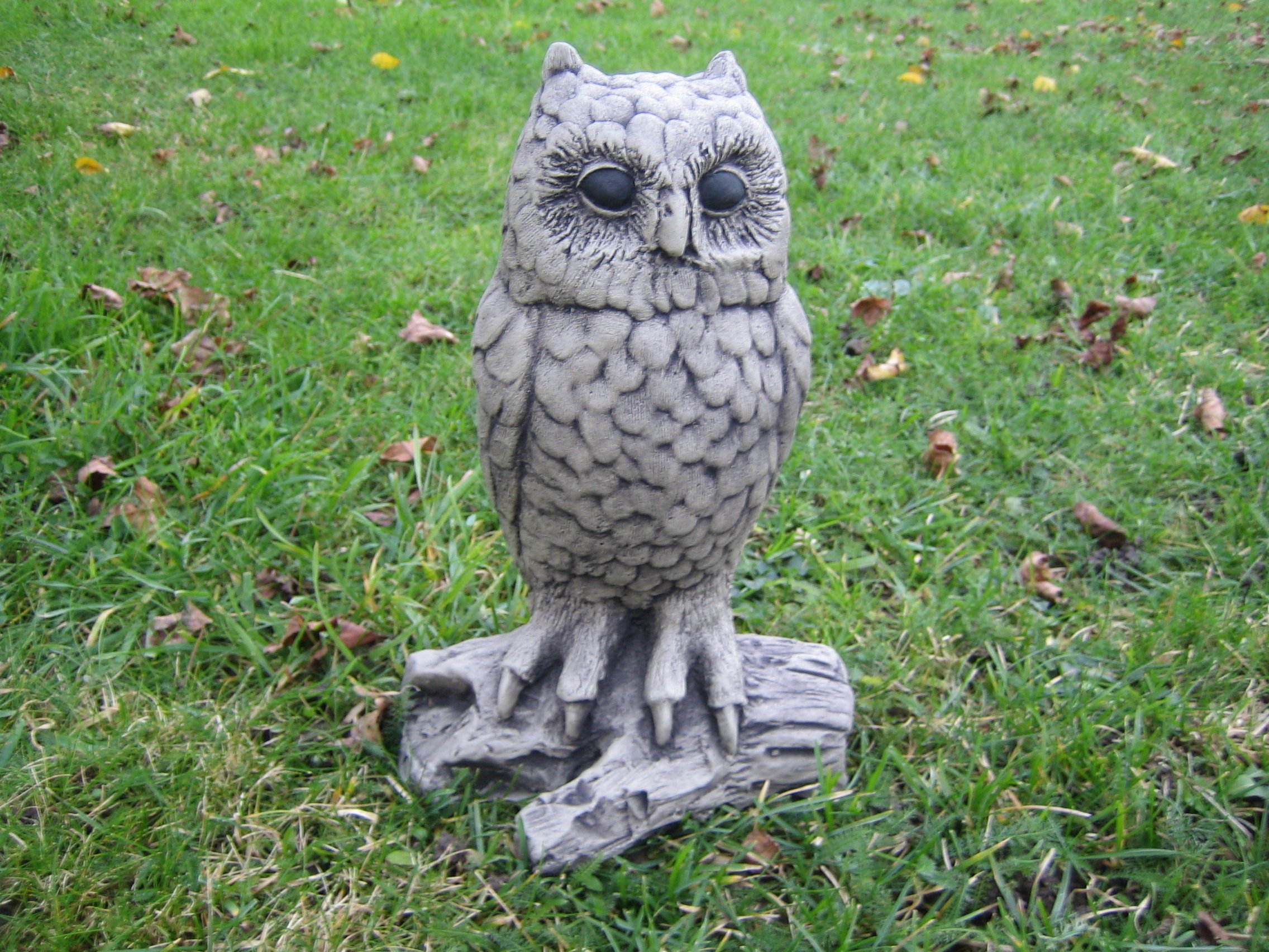 Owl (Q) stone garden ornament