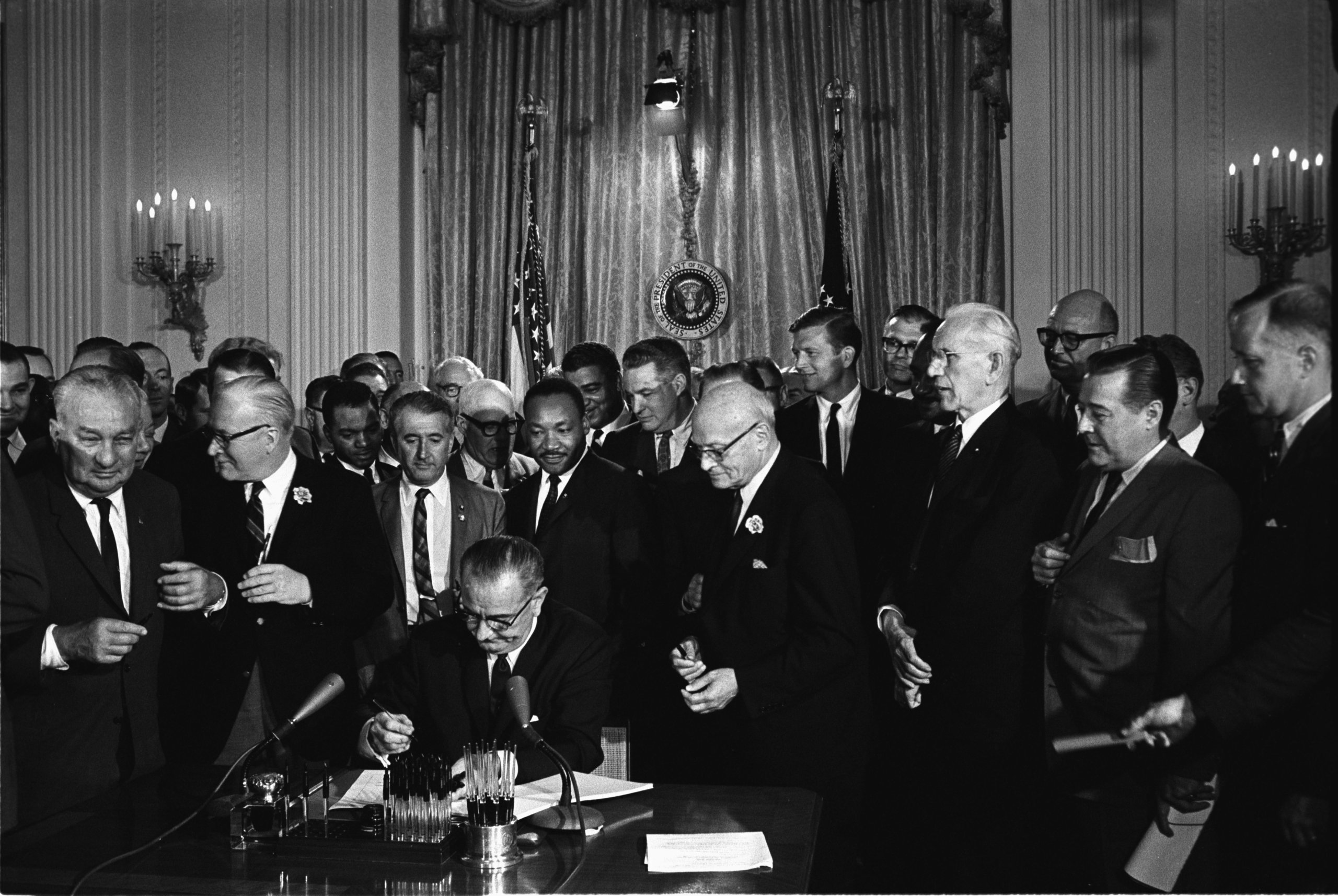 Lyndon Johnson signing Civil Rights Act MLK Poster Photo U.S. Historical Posters 12x18