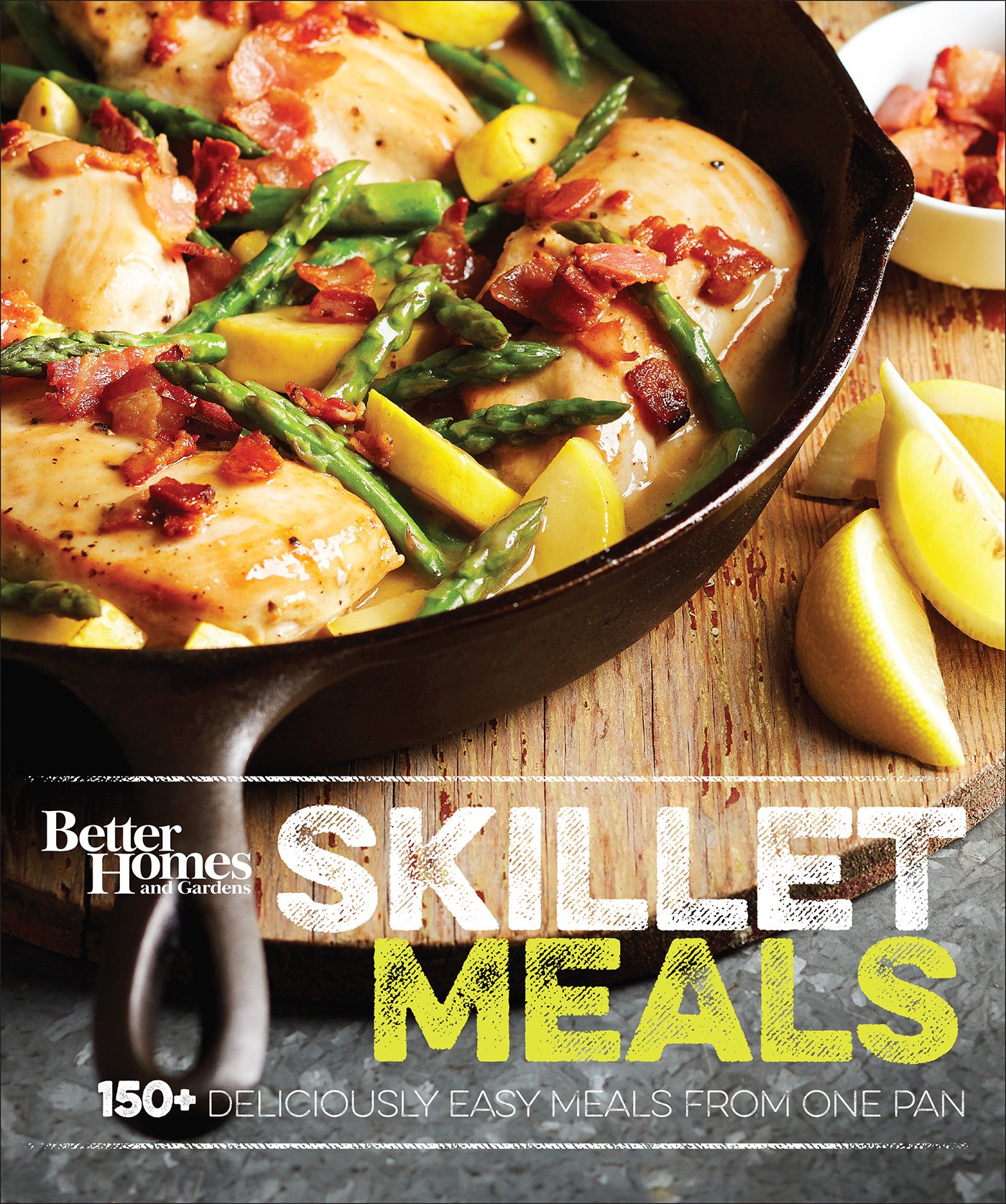 BETTER HOMES & GARDENS SKILLET MEALS Hardcover – 1 November 2016