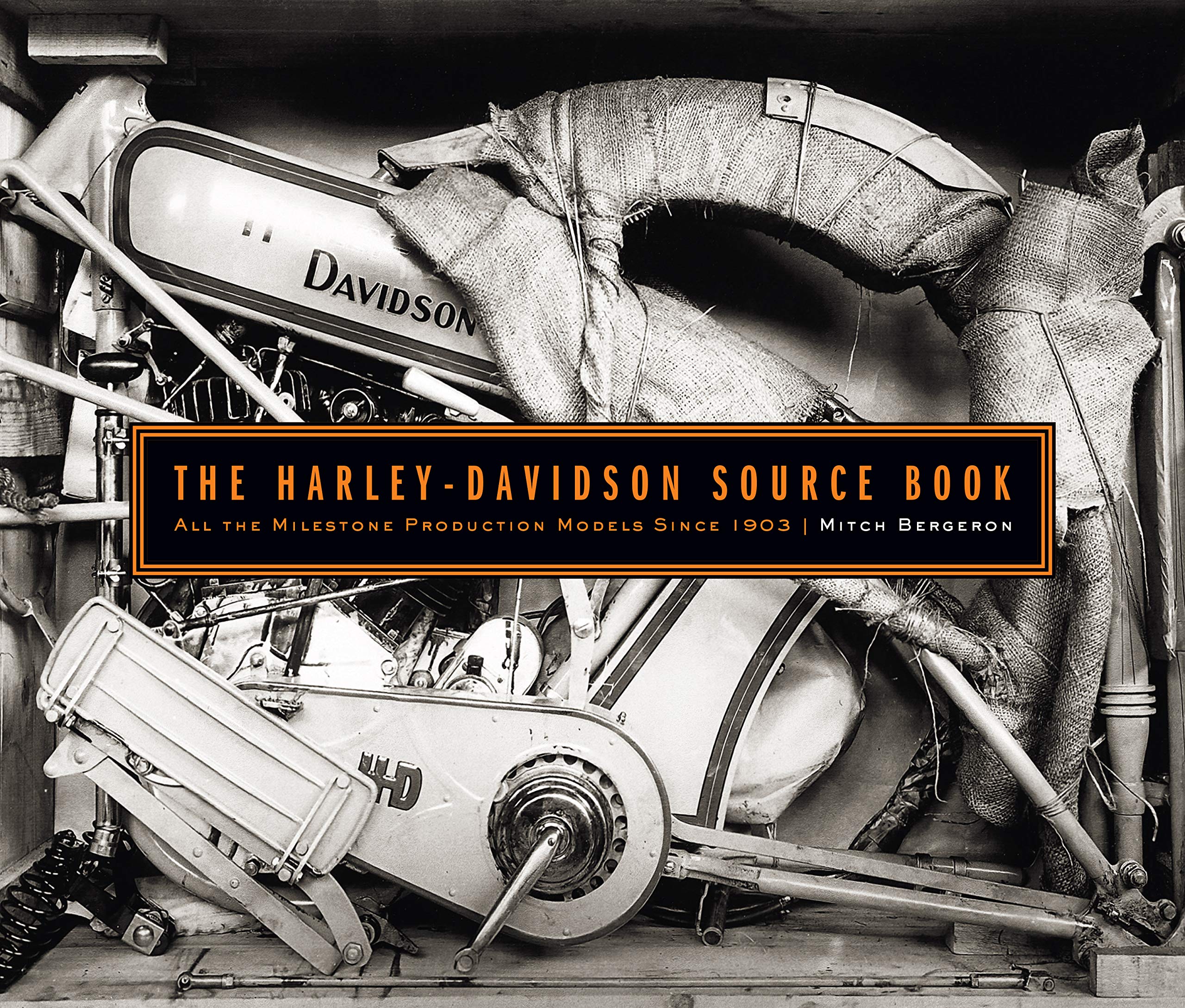 The Harley-Davidson Source Book: All the Milestone Production Models Since 1903 Hardcover – 28 Dec. 2021