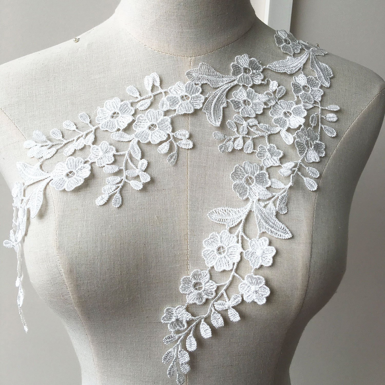 Off White Embroidery Appliques Wedding Lace Applique Floral Lace Applique Motif Bridal Flower Patches Decortive Addition for Costumes Dresses