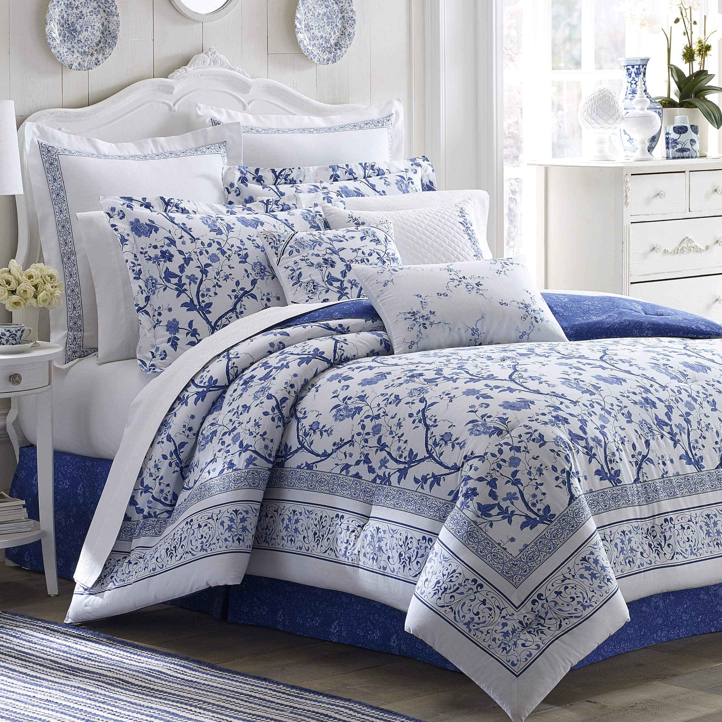 Laura AshleyKing Duvet Cover Set, Reversible Cotton Bedding with Matching Shams, Home Decor for All Seasons (Charlotte Blue, King)