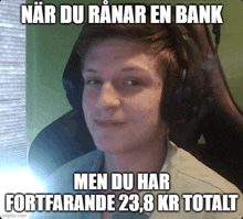 a young man wearing headphones with a caption that says nar du ranar en bank men du har fortfarande 23,8 kr totalt