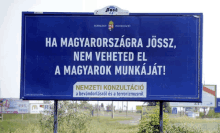 a blue sign that says ha magyarorszagra jo sz nem veheted el a magyarok munkajat